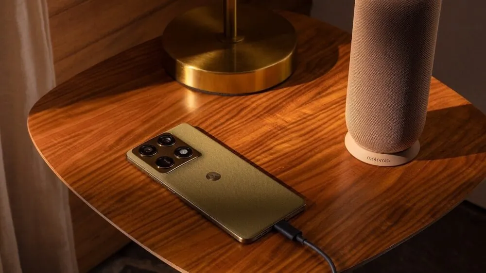 Motorola Unveils 'Signature' Program with 7 Years of Updates & Luxury Experiences, Debuting on razr 50 Ultra